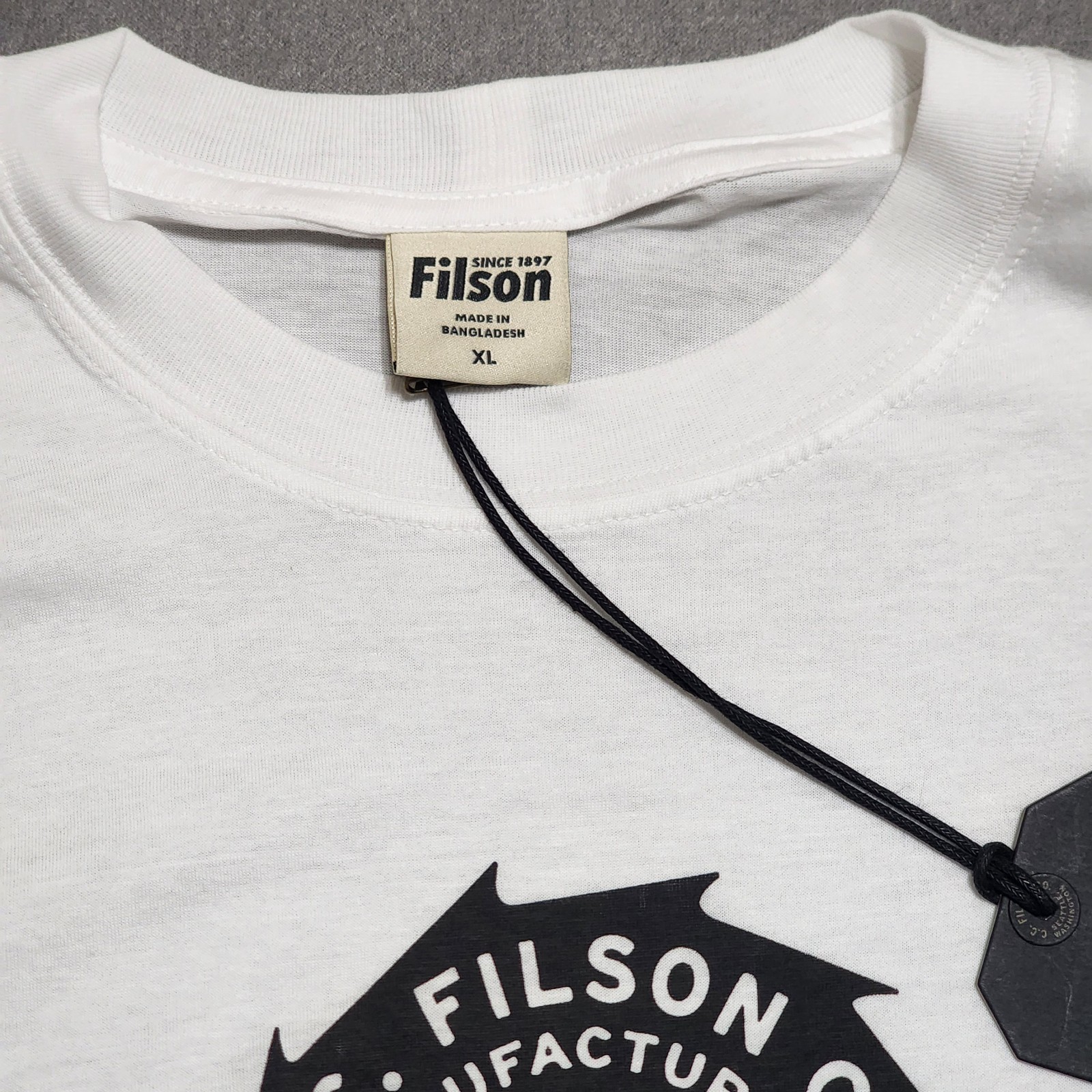 CC Filson New Circle Saw Blade Graphic Logo T-Shirt Men's XL White Cotton NWT gallery