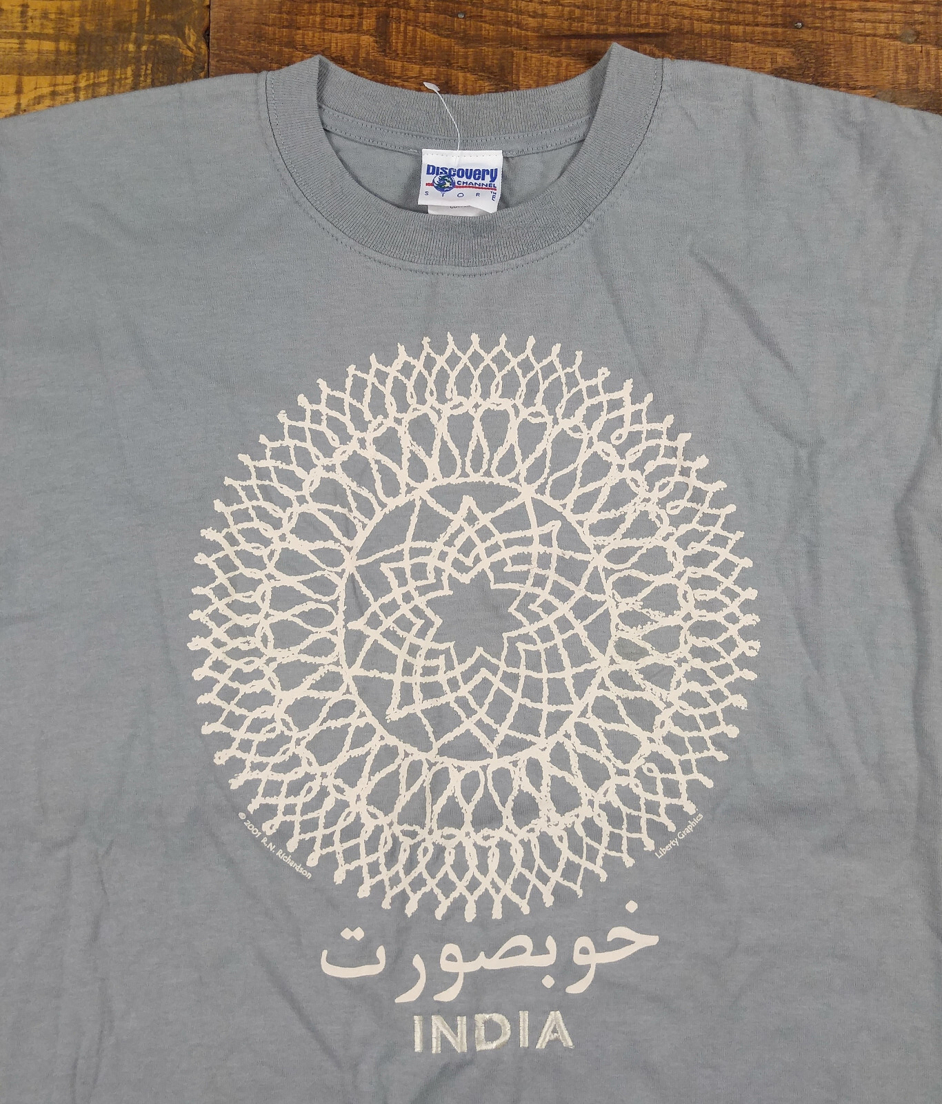 New Vintage 2001 Discovery Channel Store Mandala India Gray T-Shirt Size L gallery