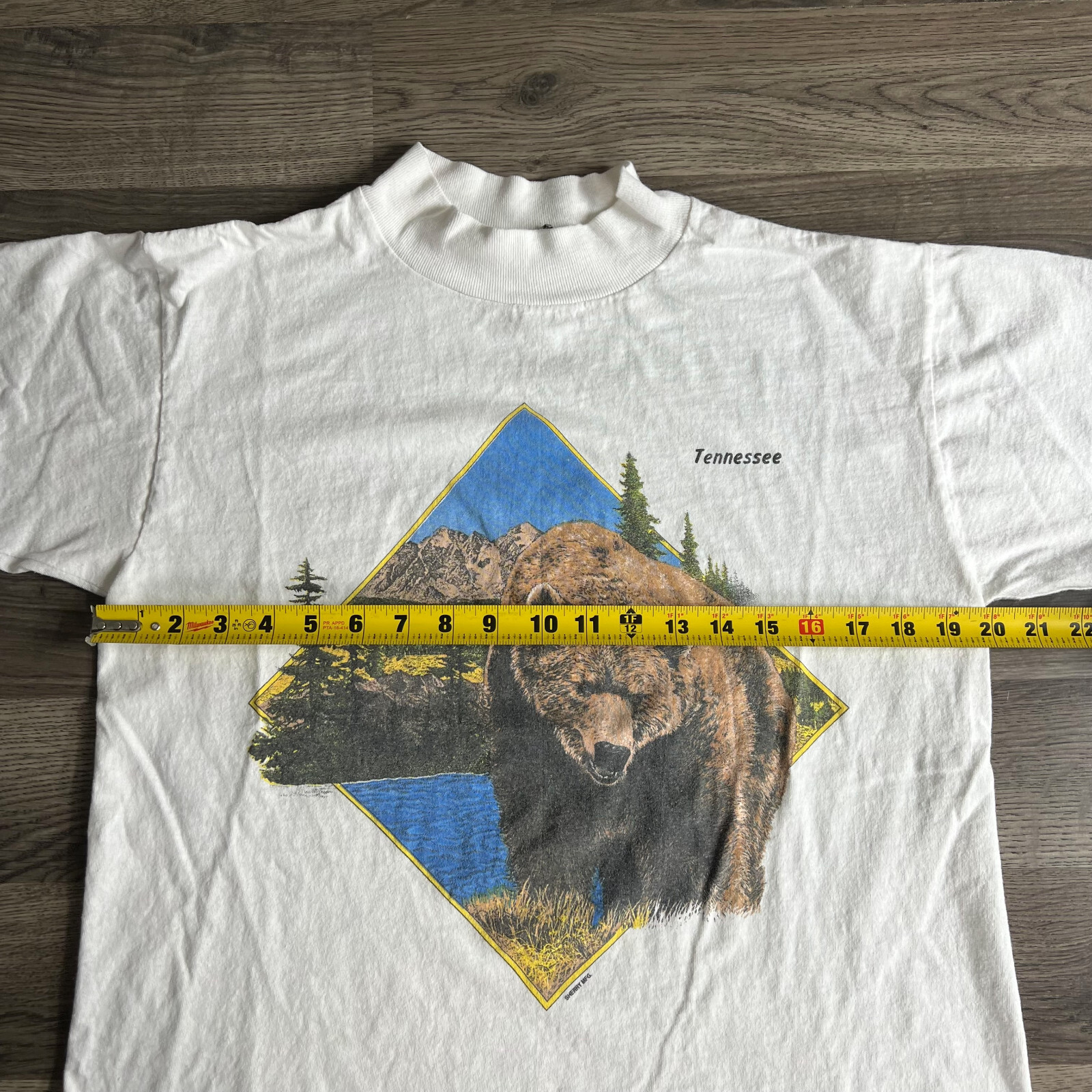 VTG Grizzly Bear T Shirt Fits Medium Tennessee Vacation Tee High Neck 1980s USA gallery