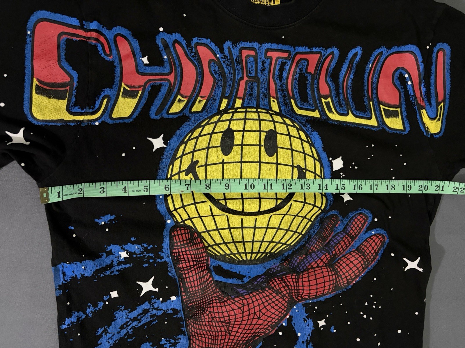 Chinatown Market Smiley Spiderman Originals Graphic Happy Fun Gaming T Shirt L gallery