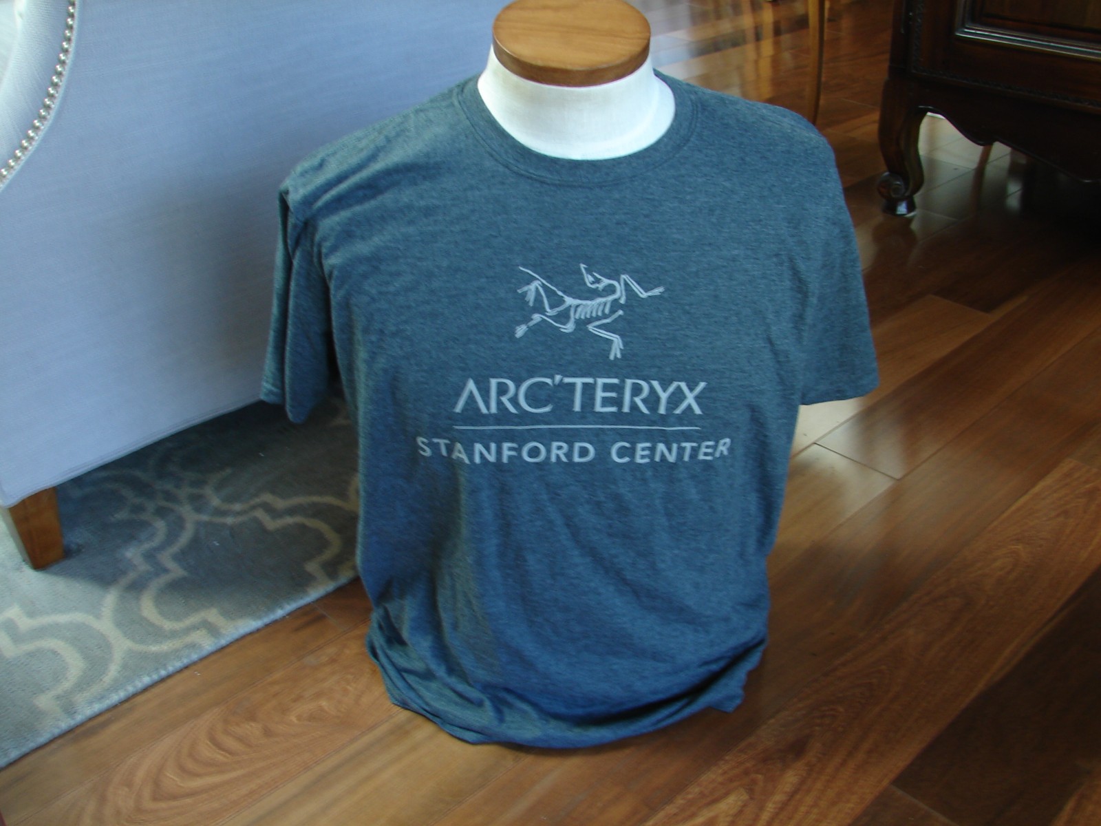Arcteryx T Shirt Men’s Large Gray Stanford Center Logo