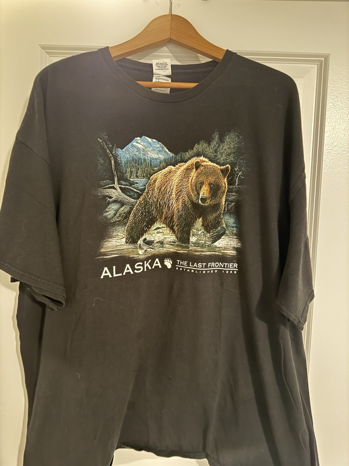 Alaska The Last Frontier Men’s XL Black Bear Graphic Logo Crew Neck Tee gallery