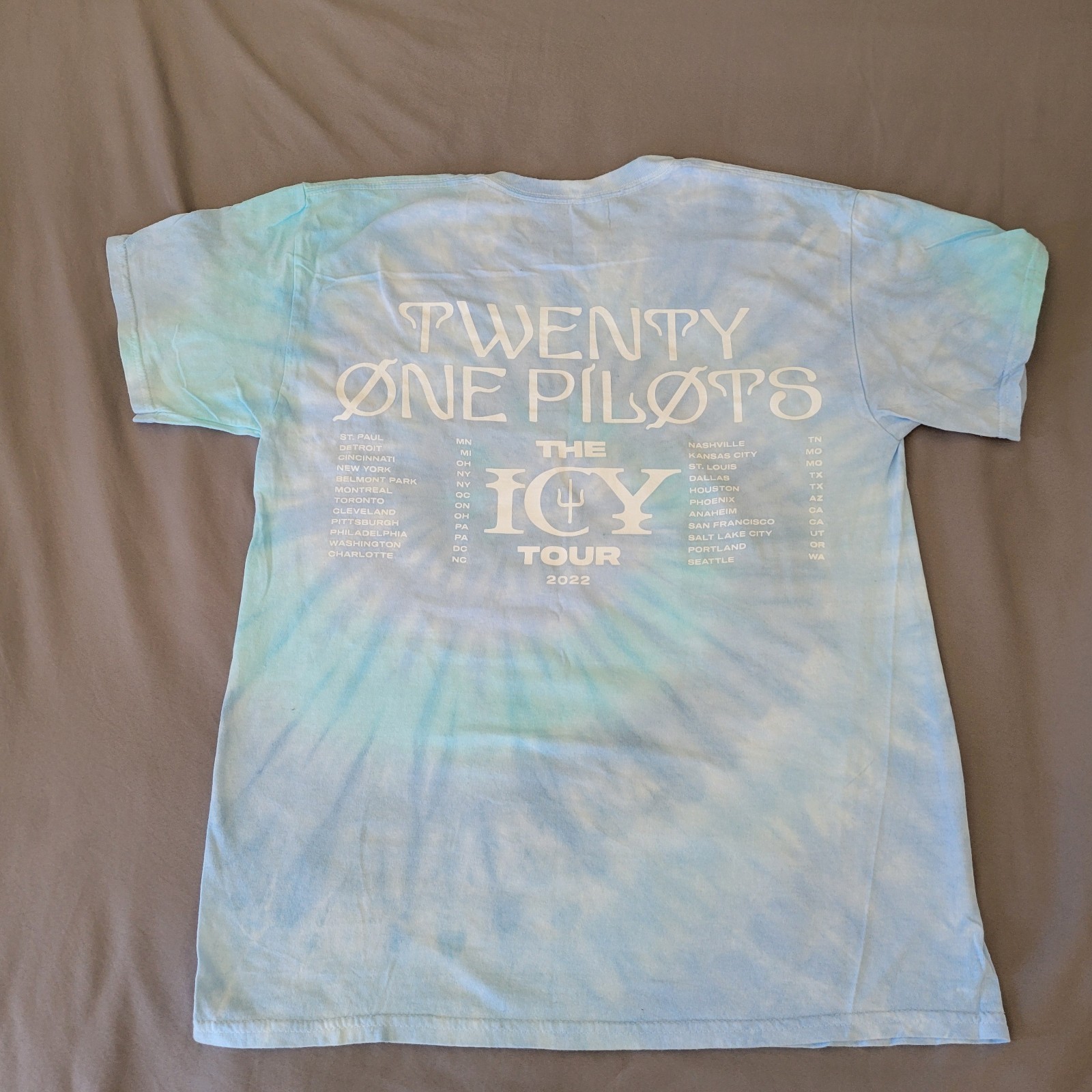 Twenty One Pilots Group band T Shirt Icy Tour Baby Blue + White 2022 Rare Size L gallery
