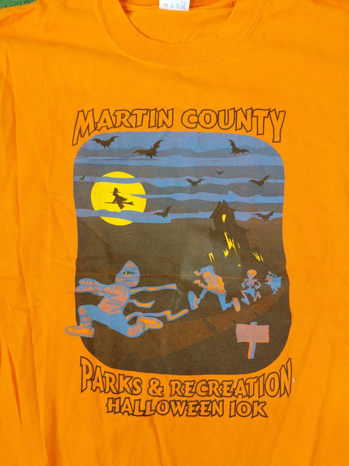 VINTAGE Martin County Parks & Recreation Halloween 10k Running Y2K Orange T... gallery