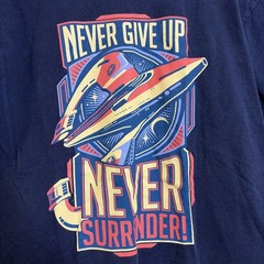 Galaxy Quest Never Give Up Never Surrender T-Shirt No Size Tag 40” Chest *READ*
