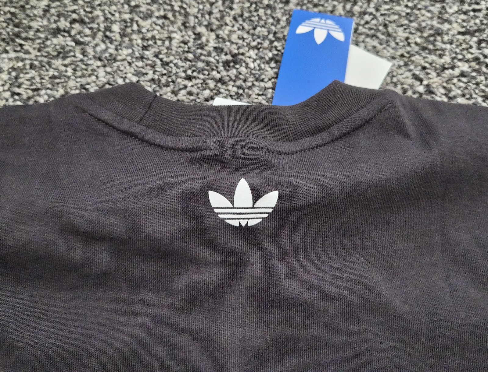 Adidas Originals Racing Helmet Graphic Tee Men's Small Utility Black F1 NWT gallery
