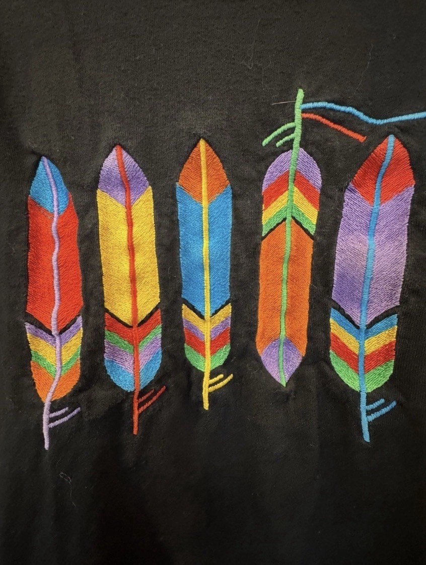 Arizon inspired Embroidered feathers T shirt PR Weis Adult Large gallery