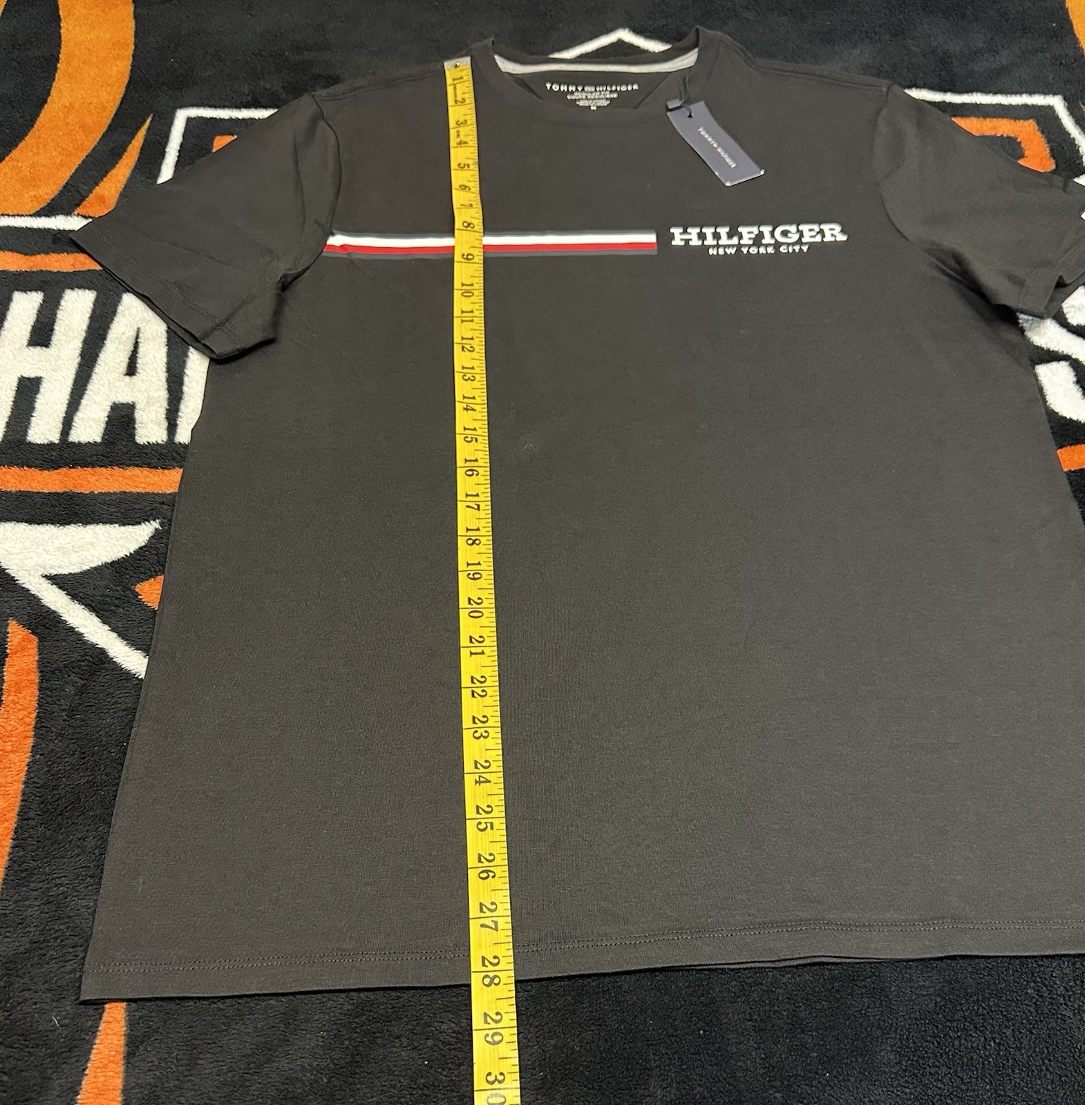 Tommy Hifiger Regular Fit T Shirt Size Mens Medium NEW WITH TAGS (Retail $49.50) gallery