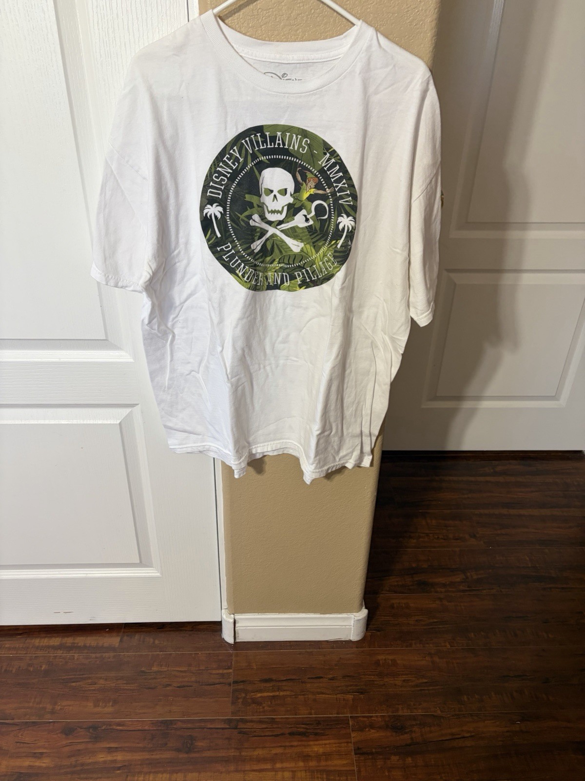 Mens Xl Disney Villains Neff Inc Pirate Logo Shirt gallery