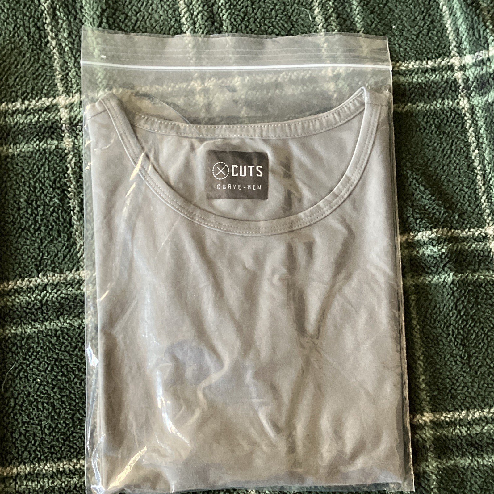 Cuts T-Shirt Lot Multicolor Curve-Hem & Split-Hem XL/L Sizes gallery