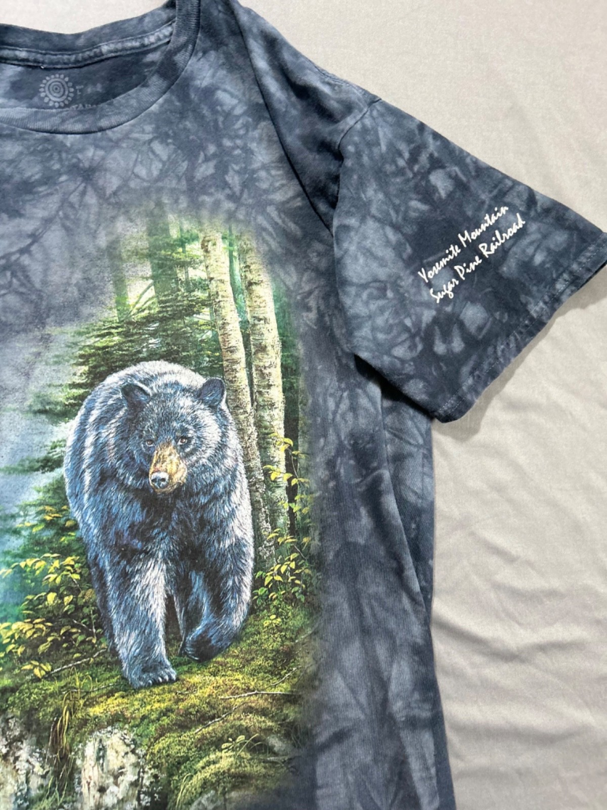 The Mountain Men's T-shirt Blue Rocky Outcrop Black Bear Size Large L gallery