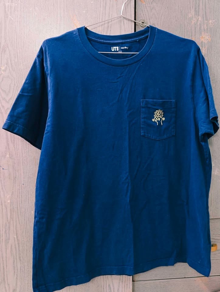 Uniqlo x Keith Haring Pocket T-Shirt Blue Graphic Art Pop Culture Size L gallery