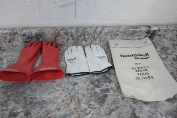 Salisbury GK0011R/7 Size 7 11 In Glove Length Red Electrical Glove Kit