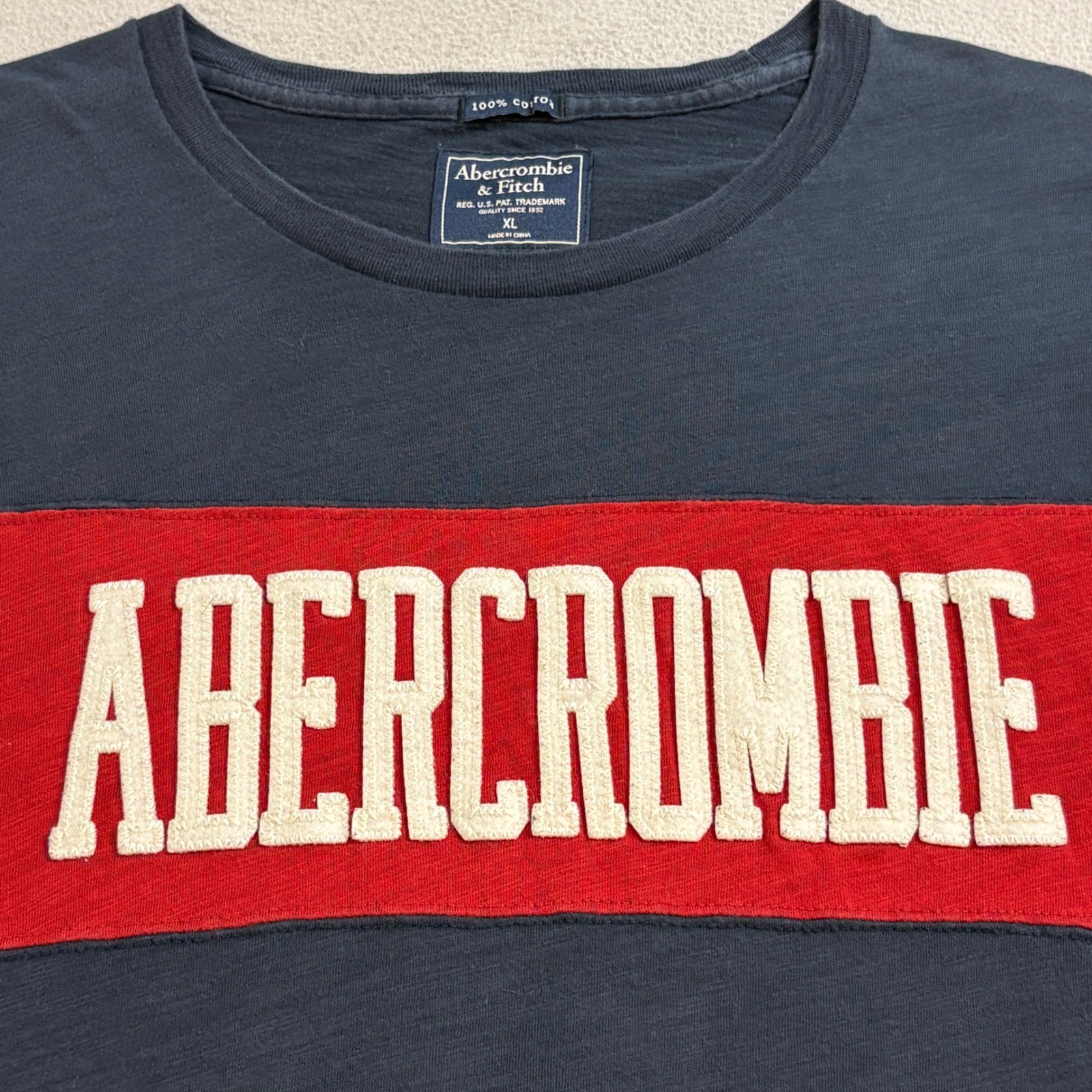Vintage Abercrombie & Fitch Mens XL Navy Blue Red Stripe Logo T-Shirt Cotton gallery