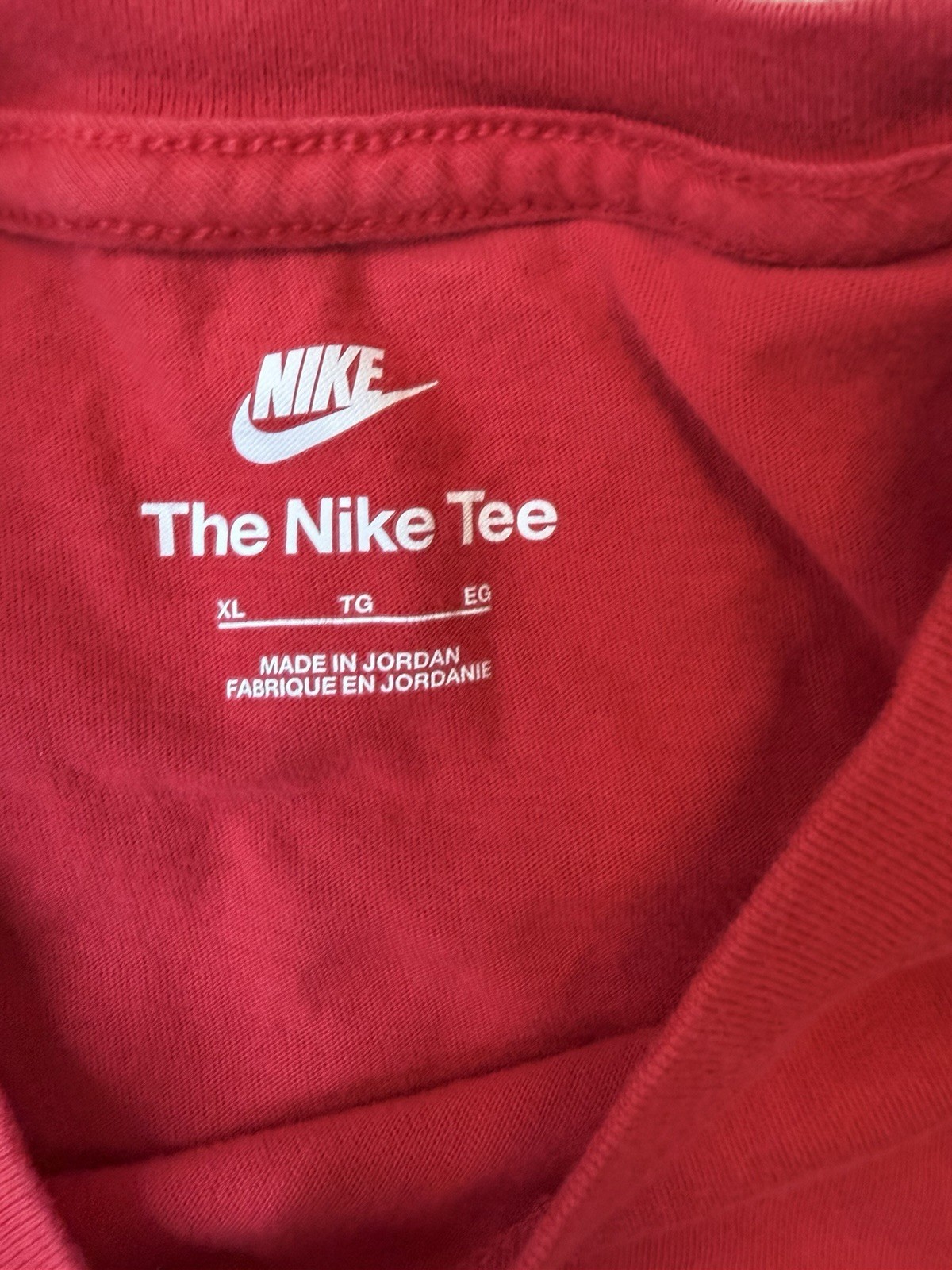 Nike Men’s Sportswear Club T Shirt Red Size XL gallery