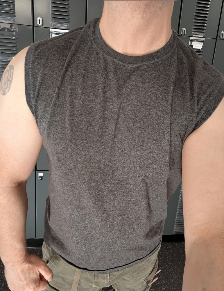 MEN’S SLEEVELESS TSHIRT: Charcoal Gray Muscle Fit Training Gym Wear MEDIUM M