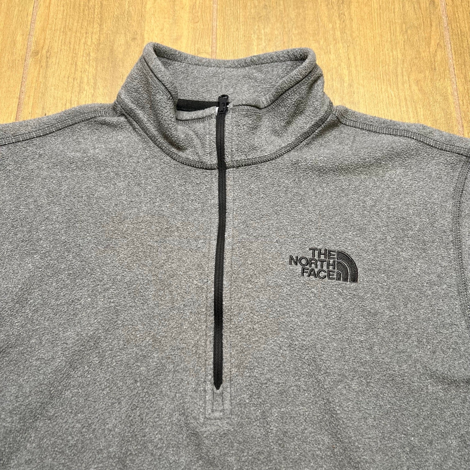 The North Face gray 1/4 zip lightweight pullover fleece jacket Men Sz M gallery