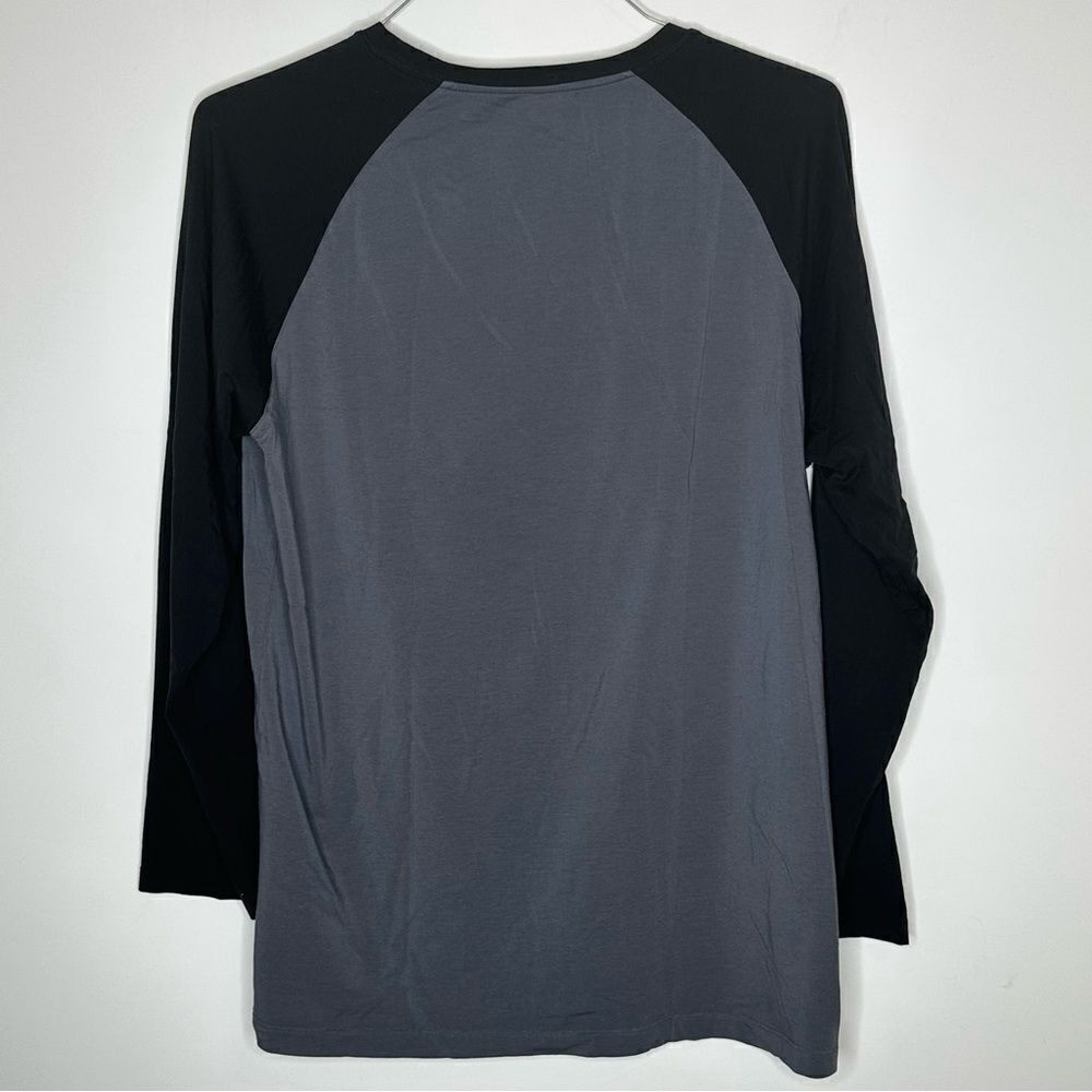 David Archy Gray with Black Sleeve Light Weight Lounge Top in Size Large gallery