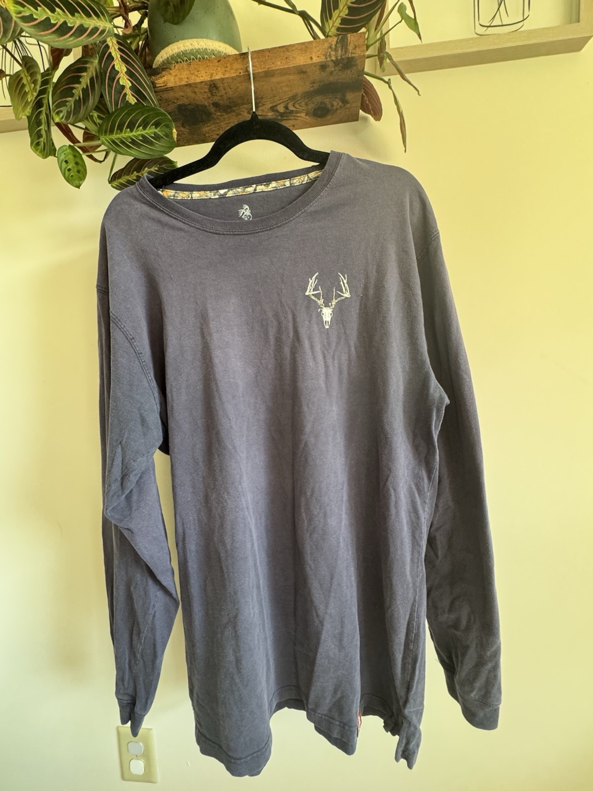 Legendary Whitetails Non-Typical Gray Long Sleeve Deer Skull T-Shirt gallery