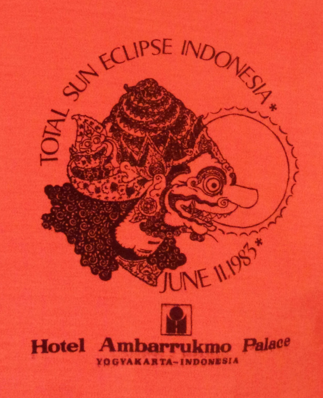 vintage 80s RARE Indonesia T-Shirt Hotel Ambarrukmo Palace 1983 Sun Eclipse L