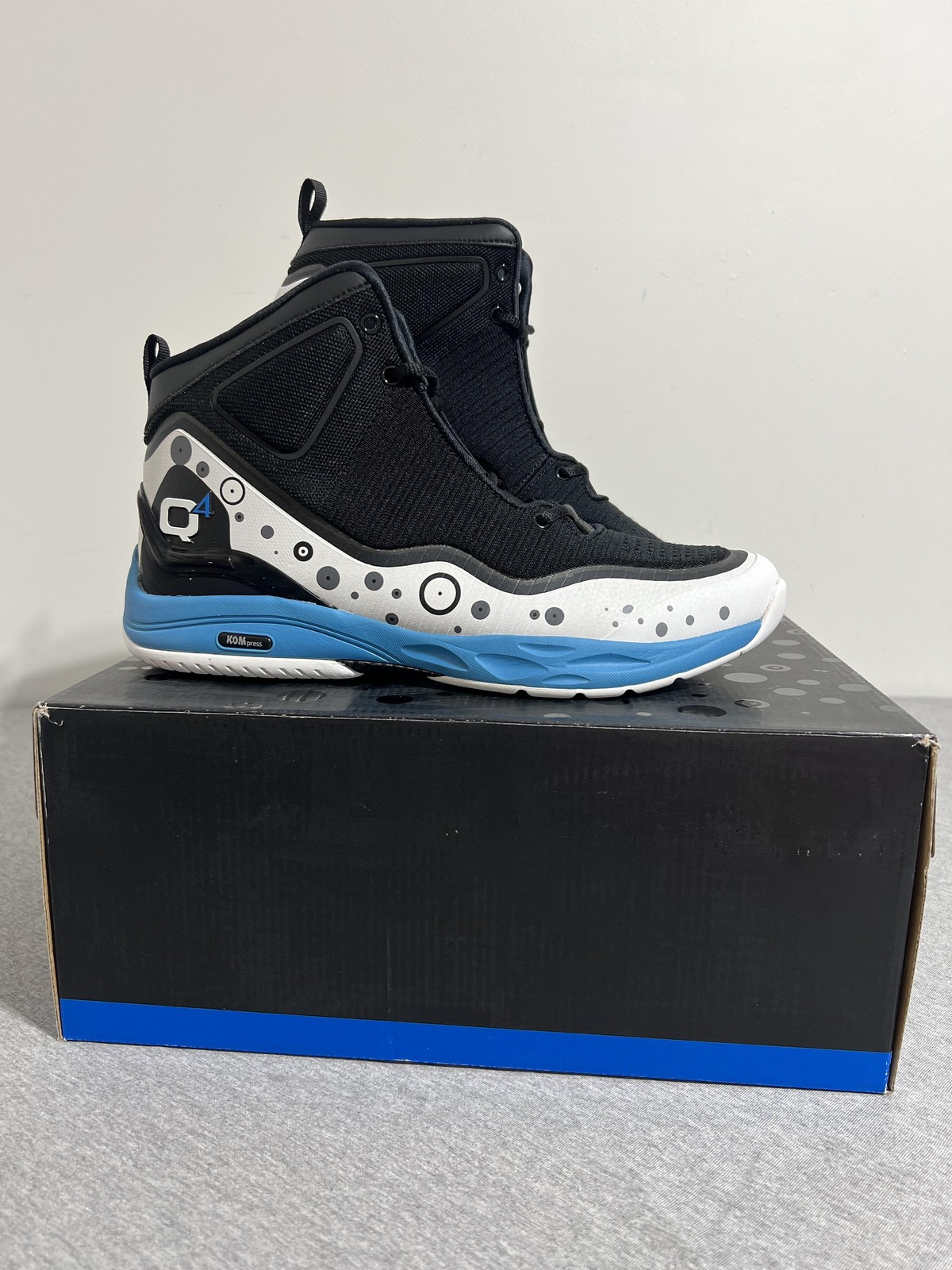 Q4 Sports 495 Aster Shoes Mens Size 10.5 Basketball High Top New