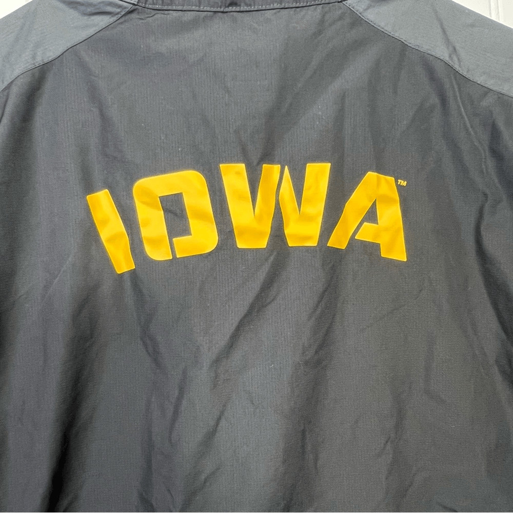 Nike Short Sleeve iowa Hawkeyes 1/4 Zip Pullover Windbreaker Jacket Sz M gallery