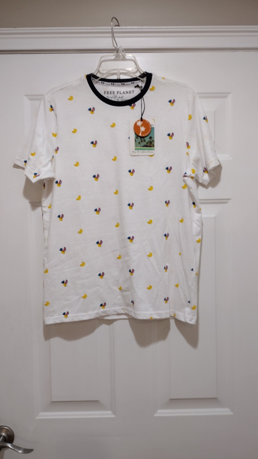 Free plant NWT Eco Friendly Men's Shirt Size Medium gallery