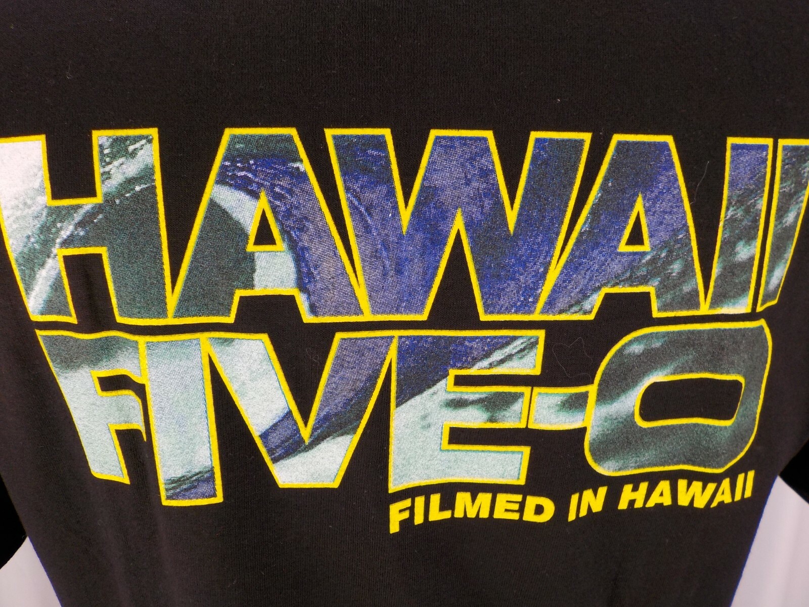 HAWAII FIVE-O T-SHIRT SZ L BLACK STATE OF HAWAII INVESTIGATOR UNIT WAVES NWOT gallery