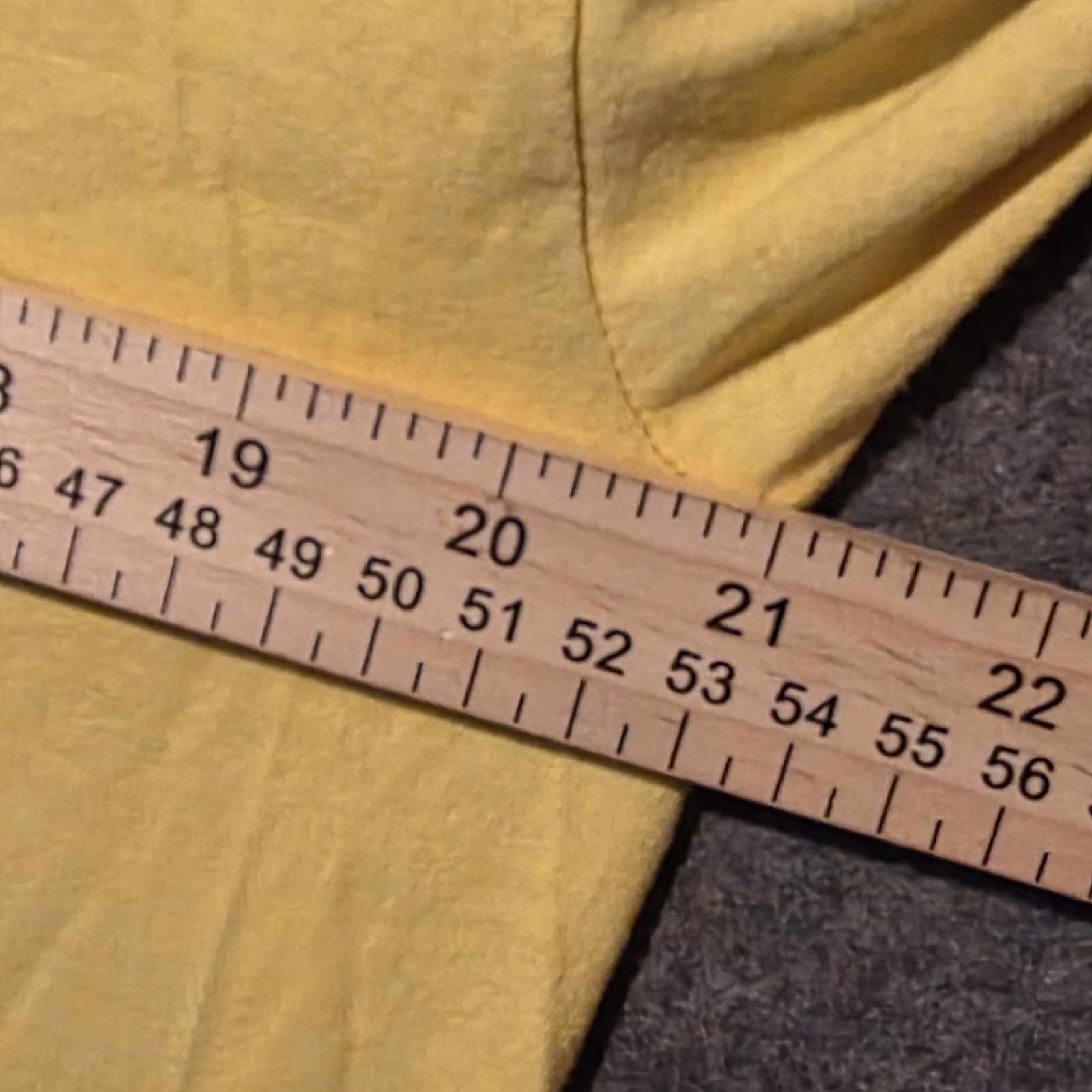 Fruit Of The Loom Yellow SpongeBob SquarePants Large Graphic Tee 433 gallery