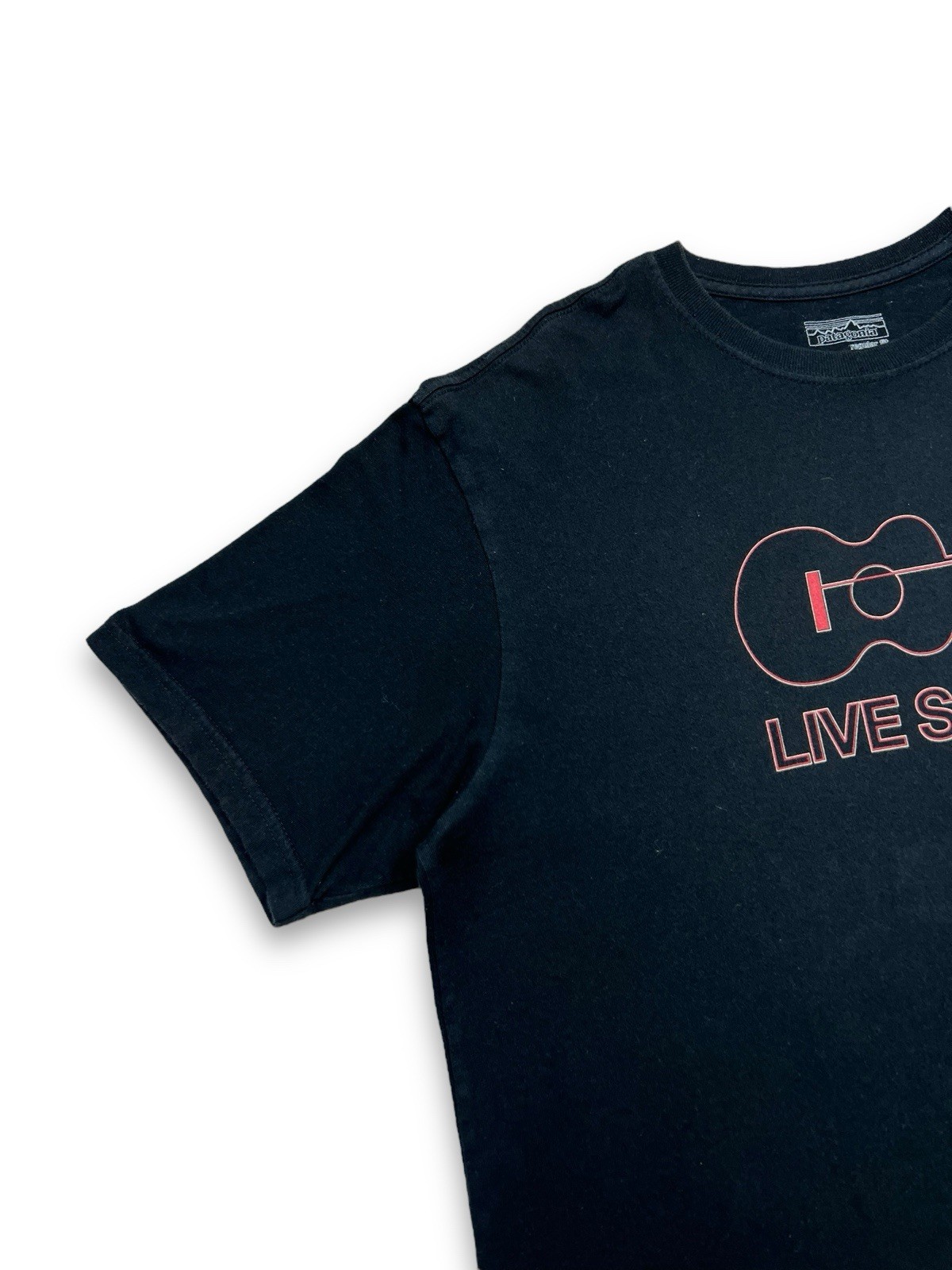 Patagonia Live Simply One String Guitar Logo Black Tee-Shirt Size Large gallery