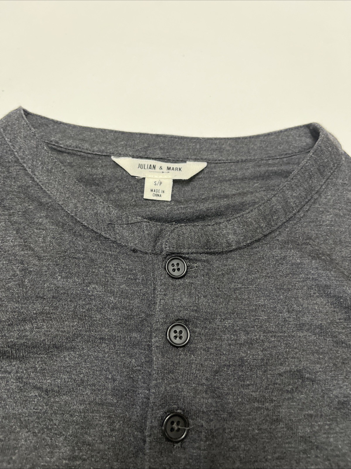 Julian & Mark Men's Gray Long Sleeve Light Weight Shirt Size Small NWOT gallery