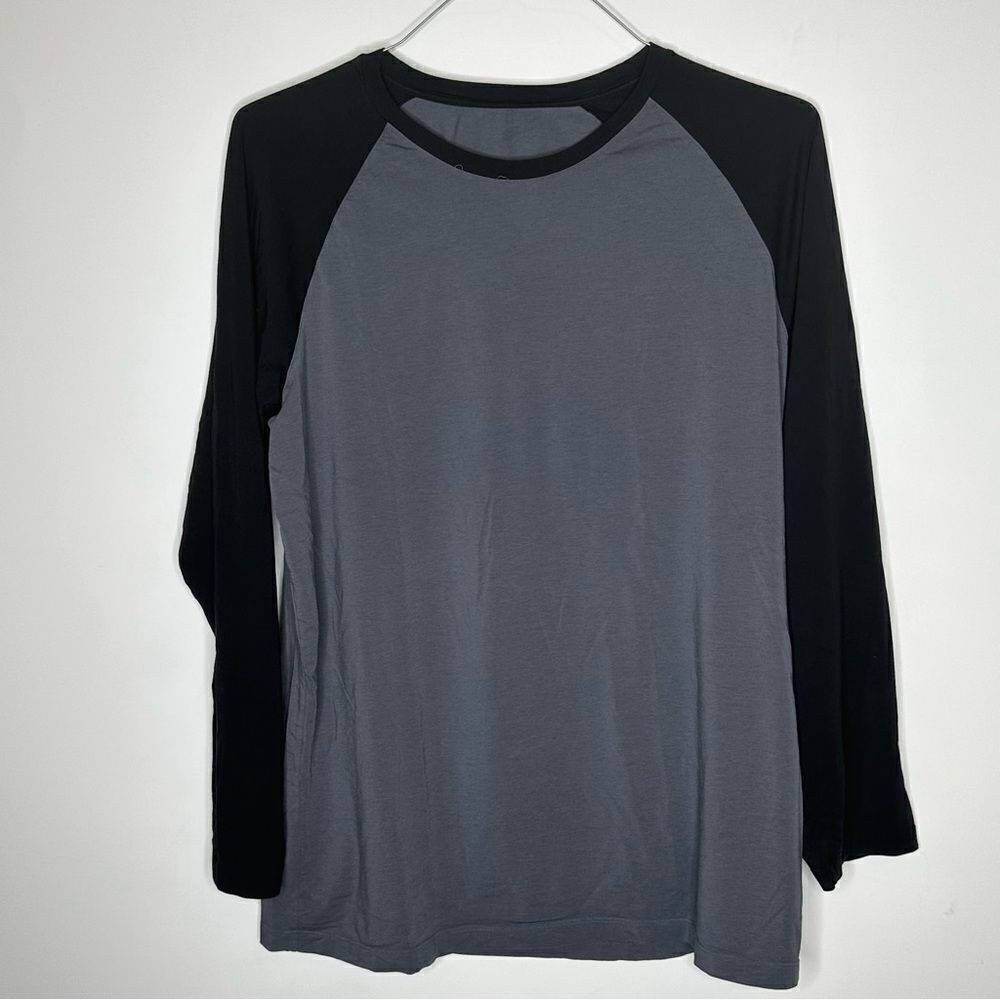 David Archy Gray with Black Sleeve Light Weight Lounge Top in Size Large gallery