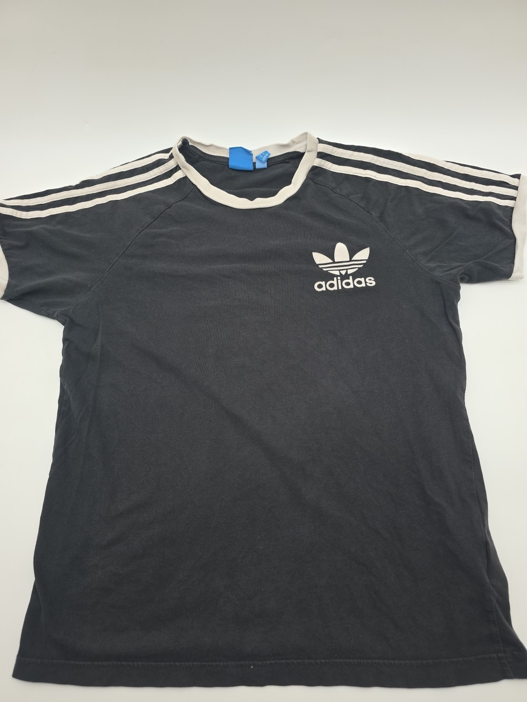 Adidas T-shirt Men Black Medium Graphic Print Logo Tee. #45929 gallery