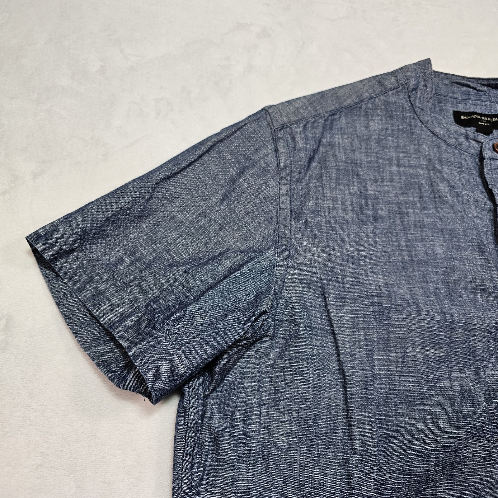 Banana Republic Henley Shirt Mens M 100% Cotton Pocket Button Up Chambray Denim gallery