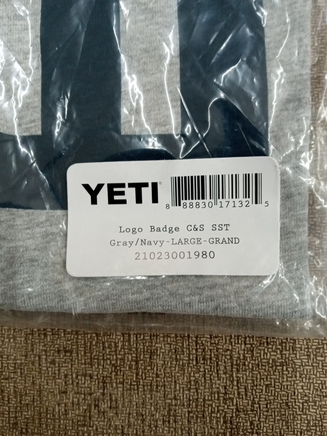 Yeti Short Sleeve T-shirt Size L Gray/Navy New FREE SHIPPING gallery