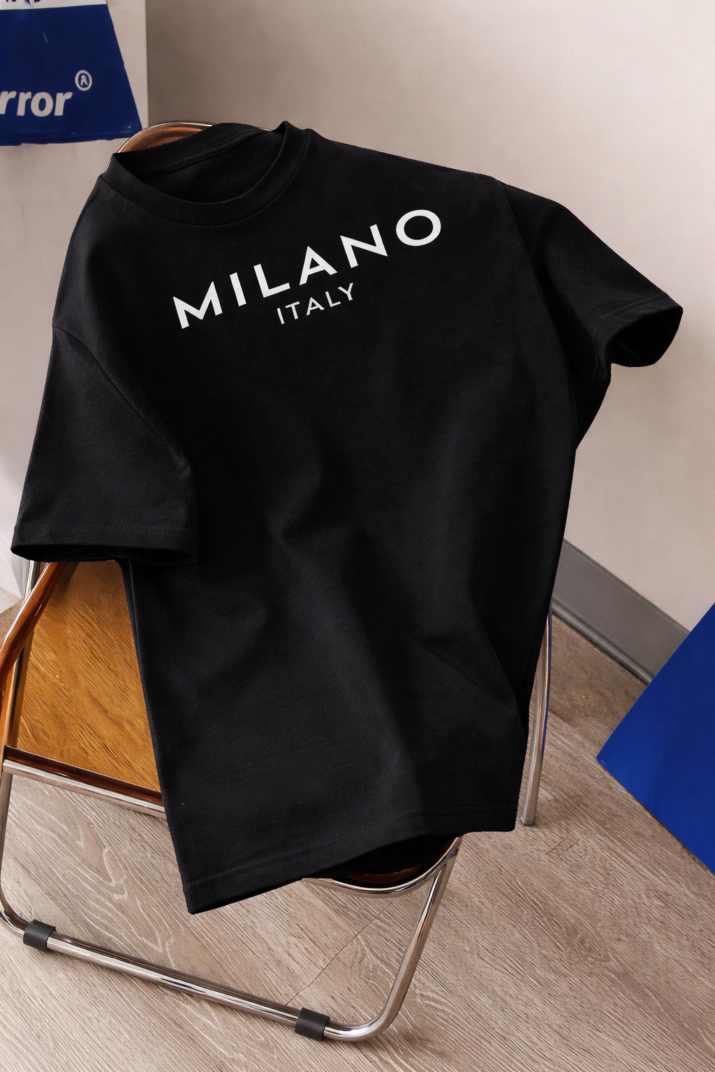 Milano Italy T-Shirt Minimalist Milan Travel City Graphic Tee Unisex Streetwear gallery