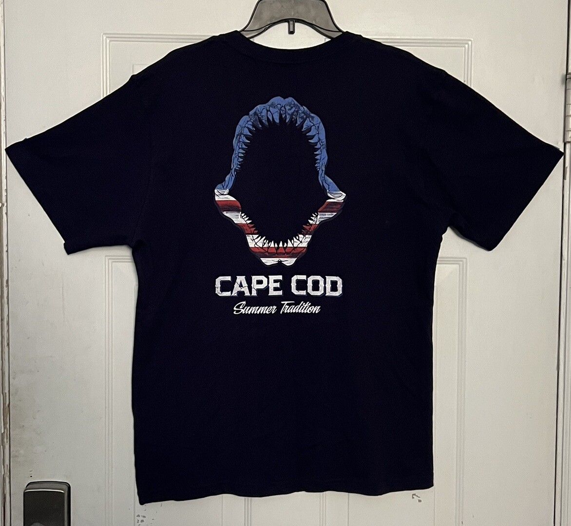 Cuffy's Cape Cod Double- Sided Navy Blue T-Shirt Men's Size Large Shark USA gallery