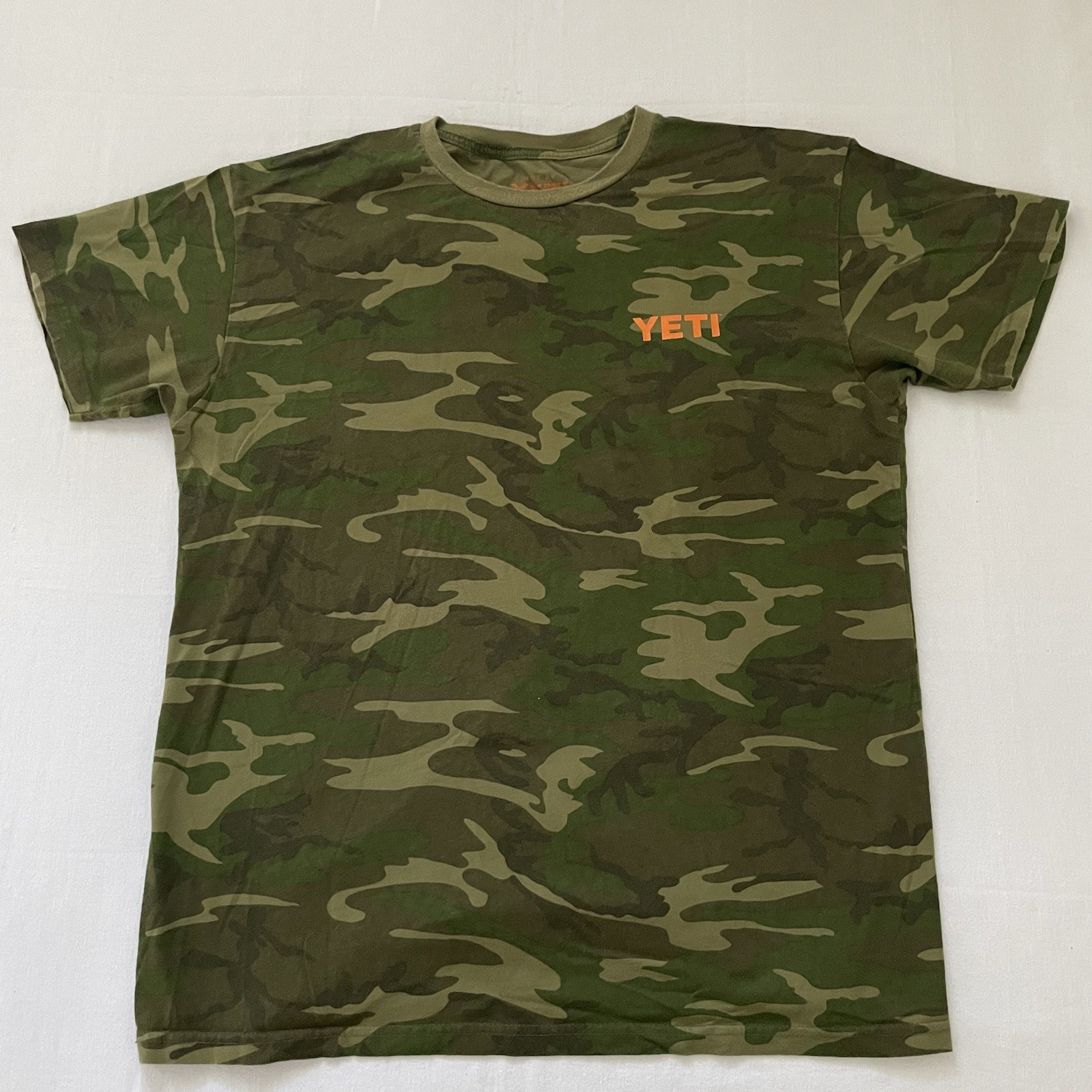YETI Men’s XL Camo T-Shirt Built For The Wild Orange Logo 100% Cotton Outdoor