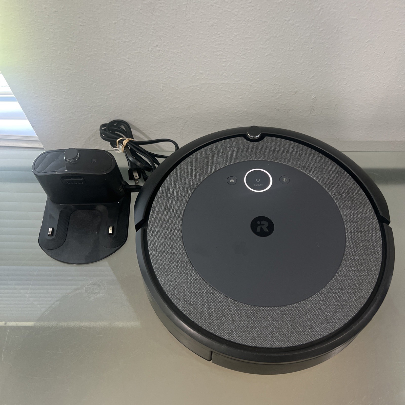 iRobot Roomba i3 with charger
