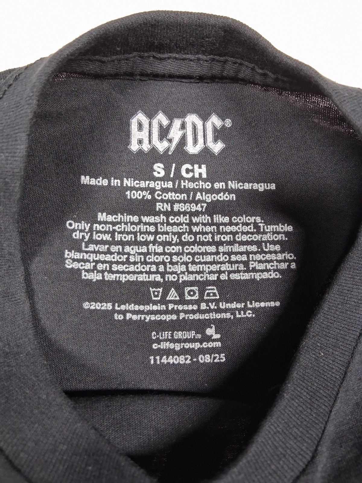 AC/DC Back In Black Ablum Men's size Small (34-36) T-Shirt Short Sleeve NEW gallery