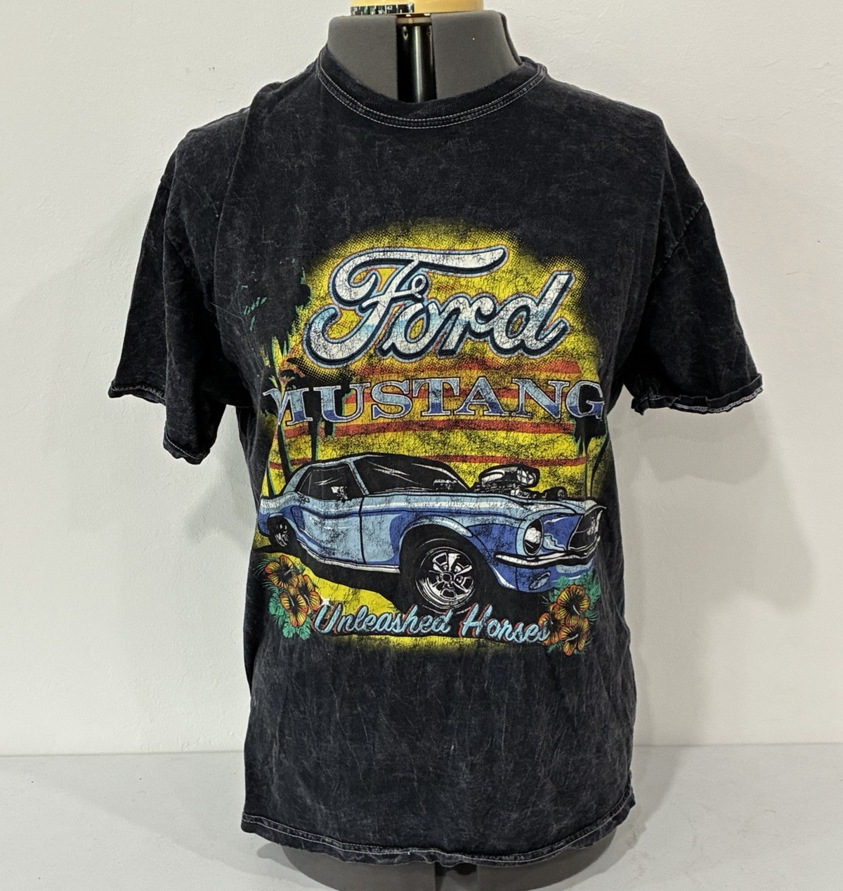 Ford Licensed Ford Mustang Men’s Black Graphic Logo Tee Crew Neck Short Sleeve M