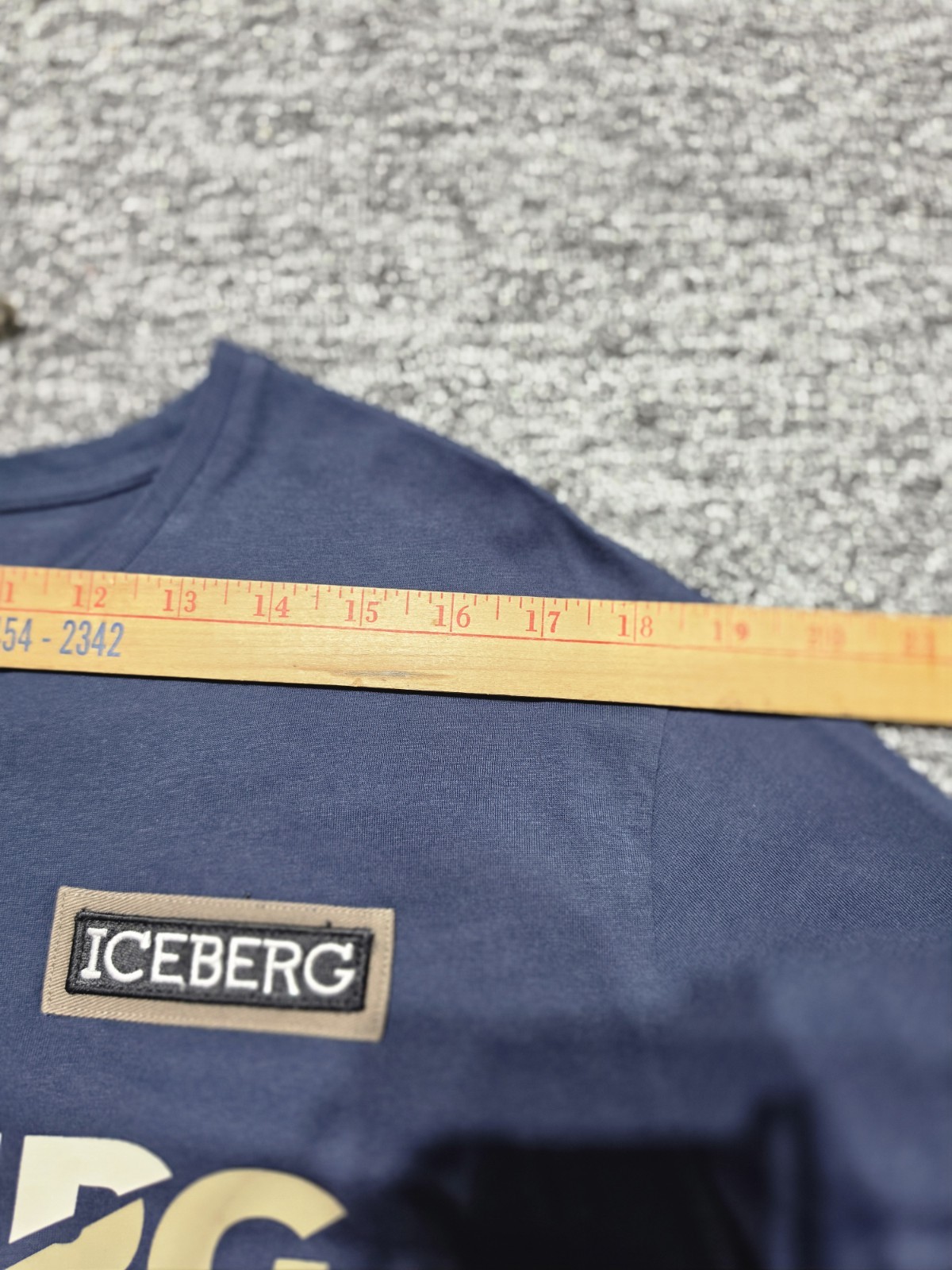 Iceberg Blue Navy Logo Graphic Men's Crew Neck Short Sleeve T-Shirt Size L gallery