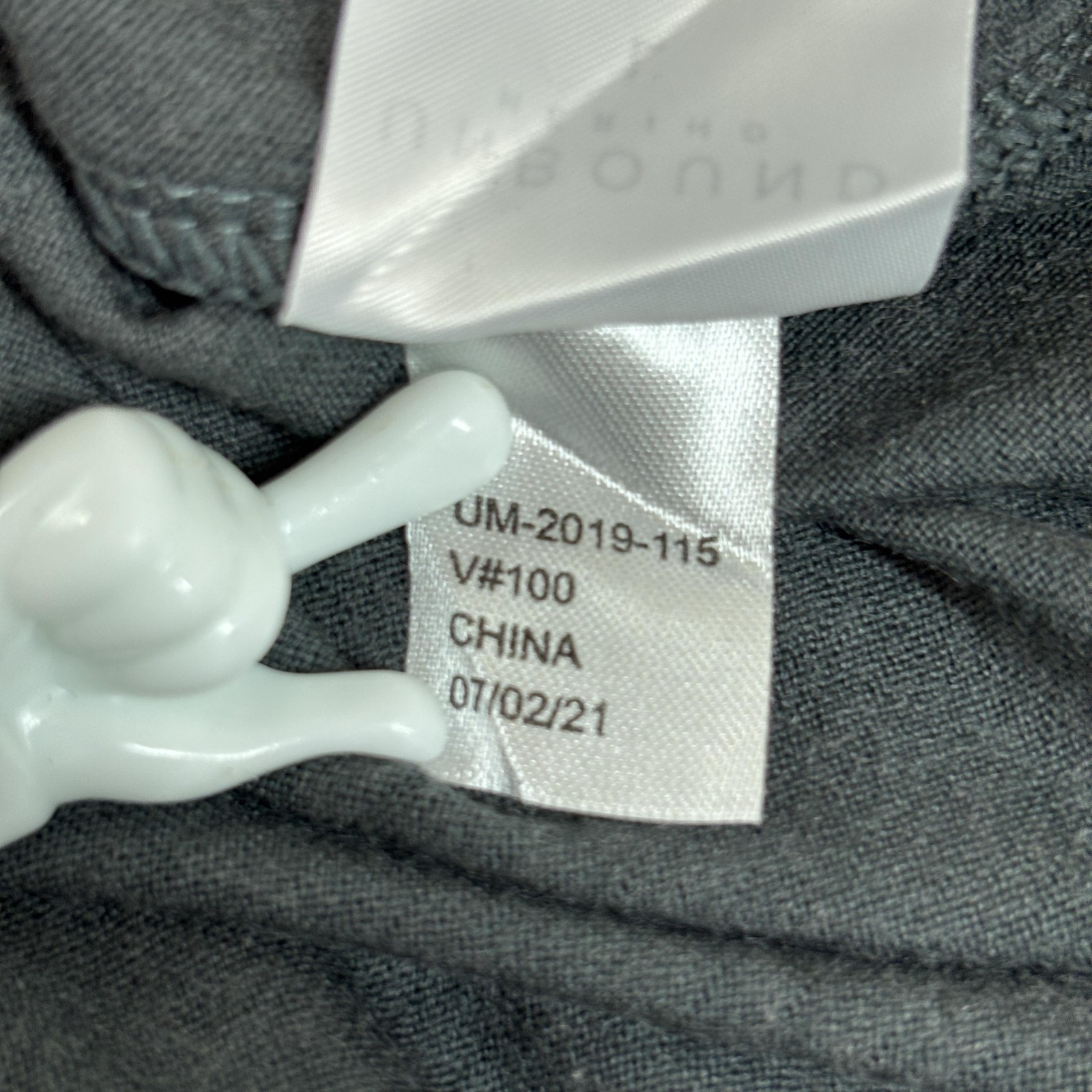 Unbound Merino Shirt Men's Large Gray V-Neck 100% Merino Wool Lightweight gallery