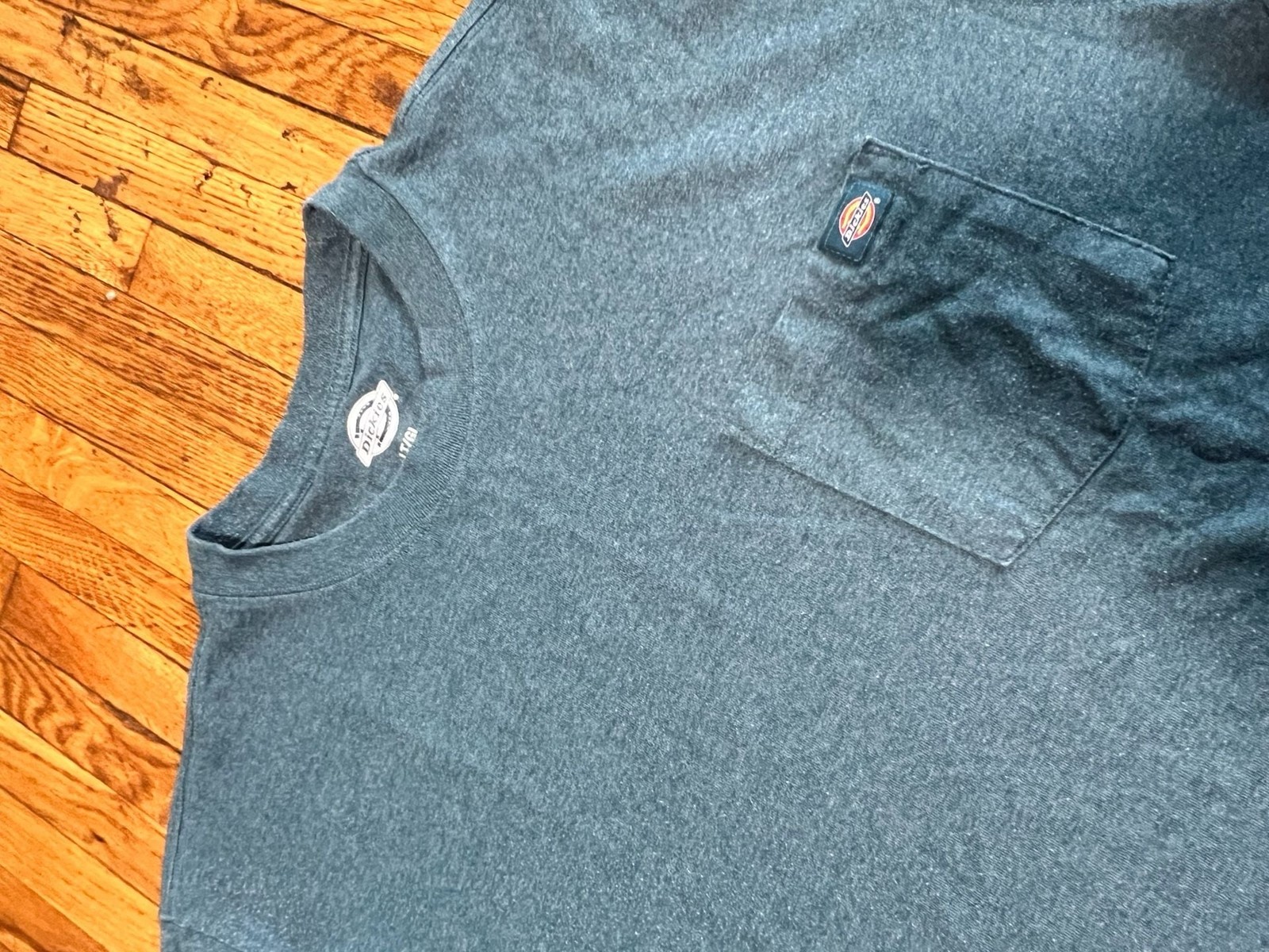 Dickies Men's Short Sleeve Heavyweight Heathered Pocket T-Shirt gallery