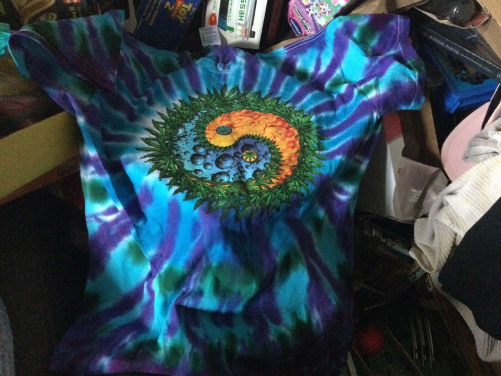 Vintage 90s Weed Earth Peace Hippie Tye Dyed size Medium T shirt