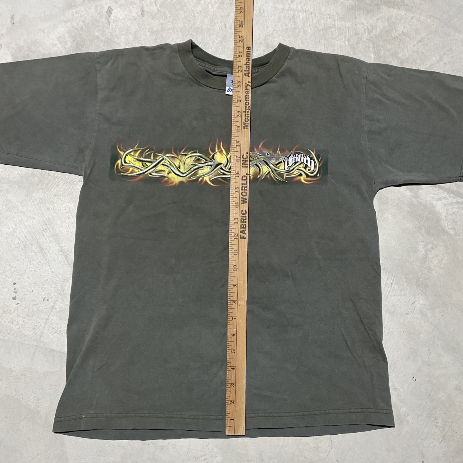 Vintage Y2K Barbwire Graphic T-Shirt Skater Punk Emo STREETWEAR SZ XL* (medium) gallery