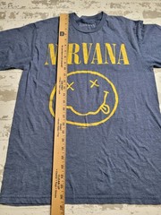Nirvana Smiley Face Classic Spell Out Blue Yellow T-Shirt Men’s Medium