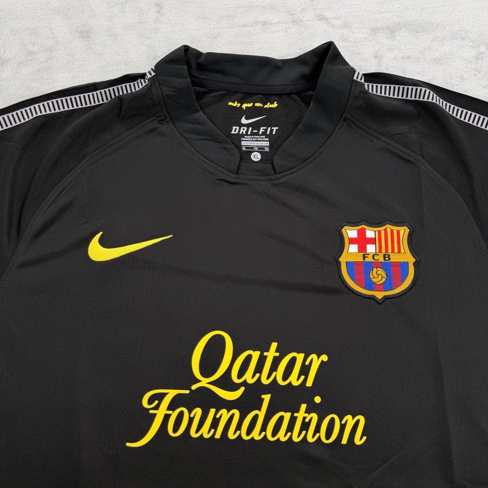 Nike FC Barcelona 2011/2012 Away Football Soccer Jersey Black Mens Size XL gallery