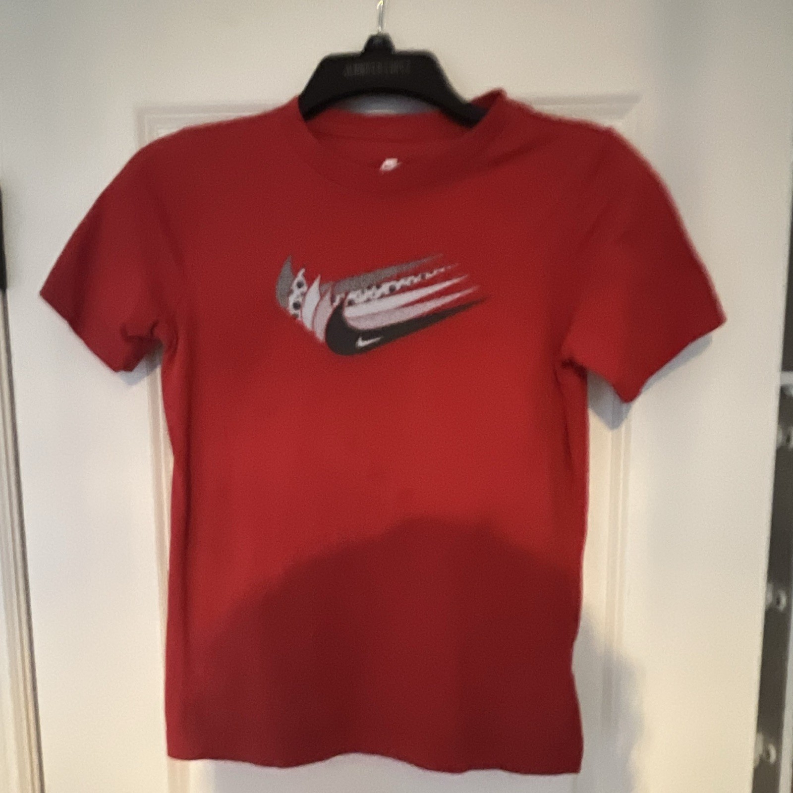 Nike The Nike Tee kids/ youthM Red Graphic Logo Short Sleeve Crew Neck T-Shirt
