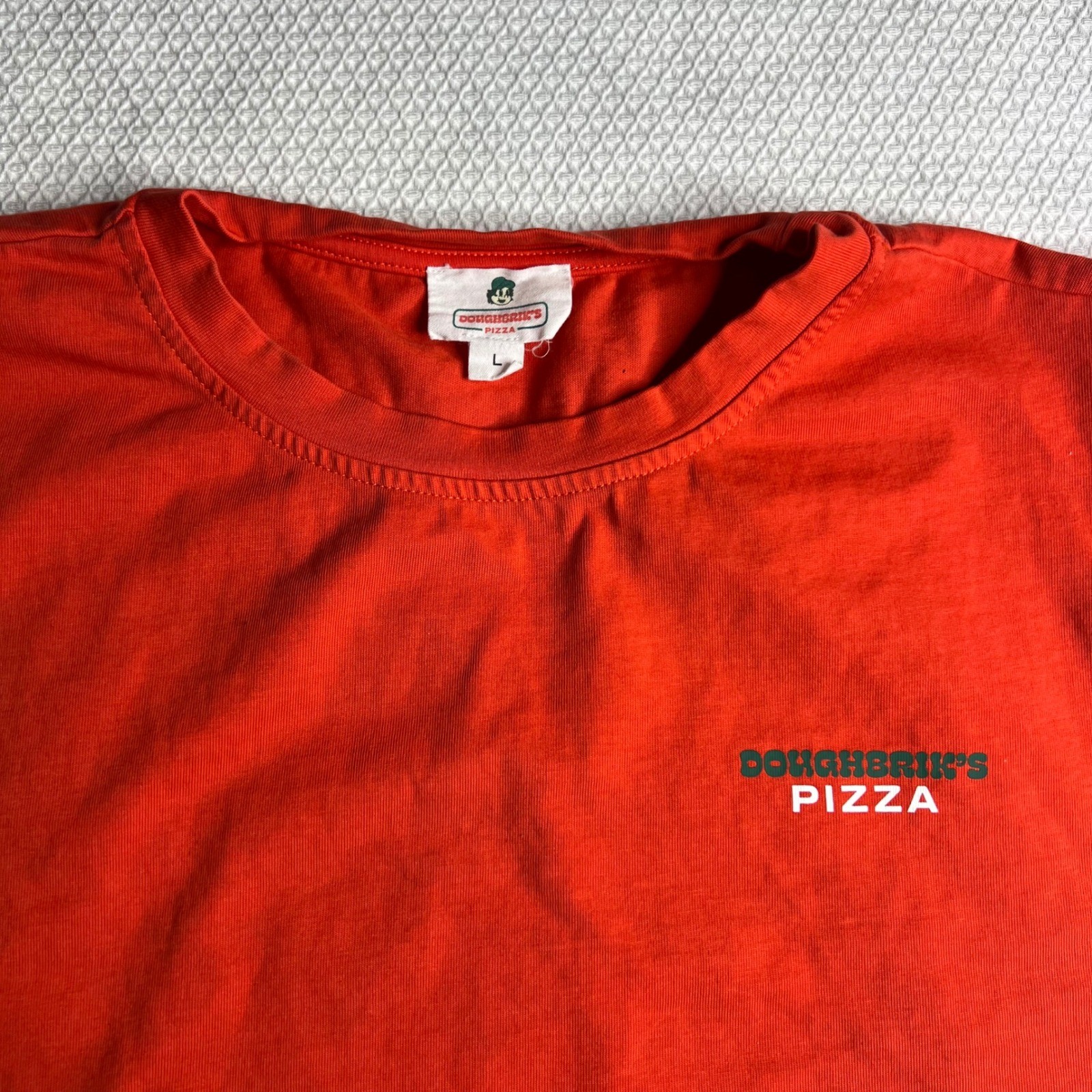 Doughbrik's Pizza Mens Graphic T Shirt Sz Large Crewneck Short Sleeve Hollywood gallery